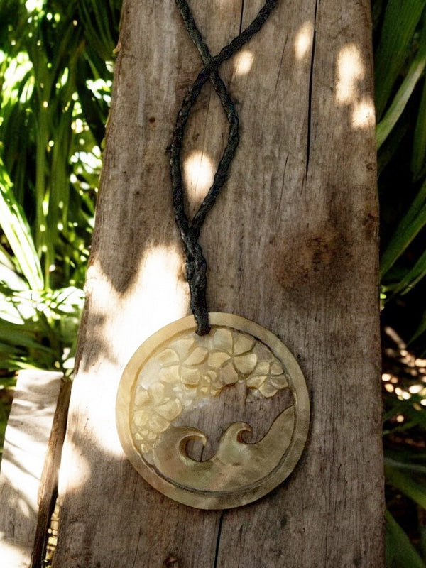 Hawaiian Scene Sea Scallop Necklace