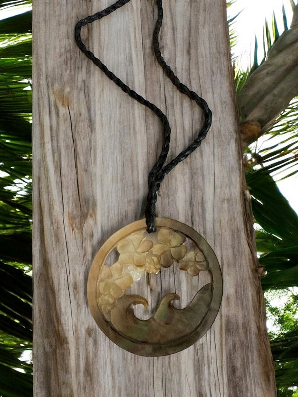Hawaiian Scene Sea Scallop Necklace