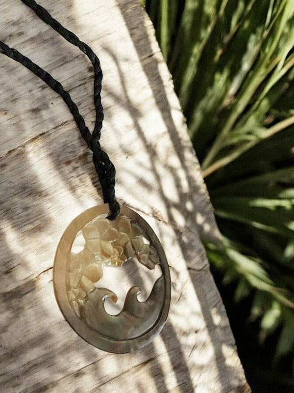 Hawaiian Scene Sea Scallop Necklace