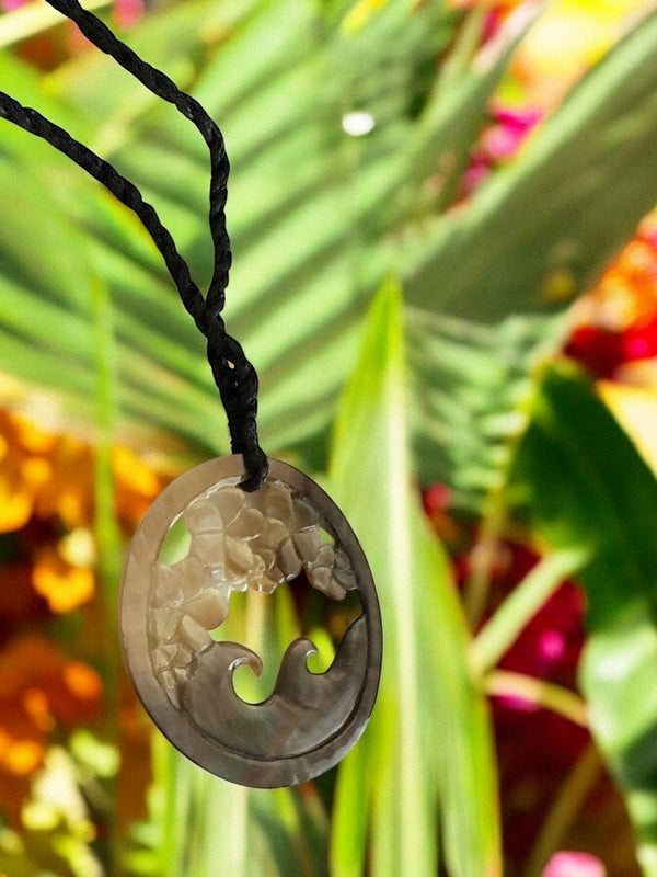 Hawaiian Scene Sea Scallop Necklace