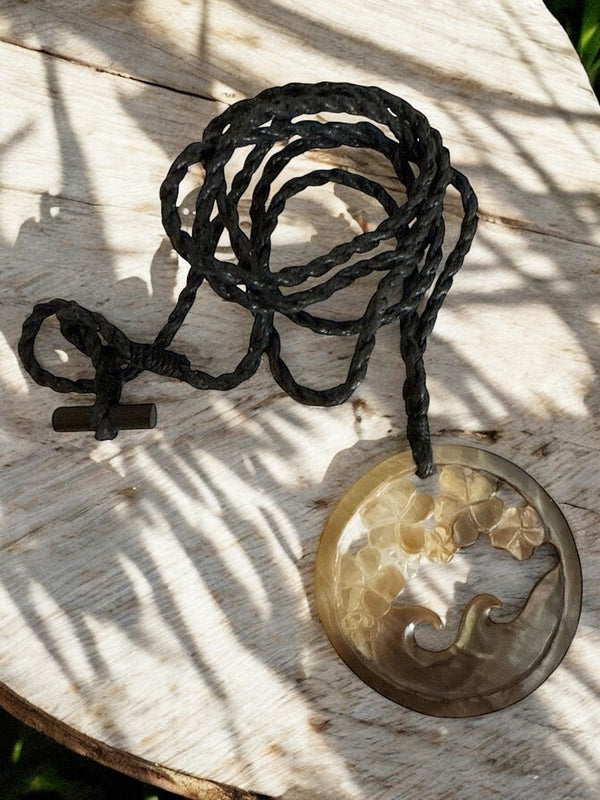 Hawaiian Scene Sea Scallop Necklace