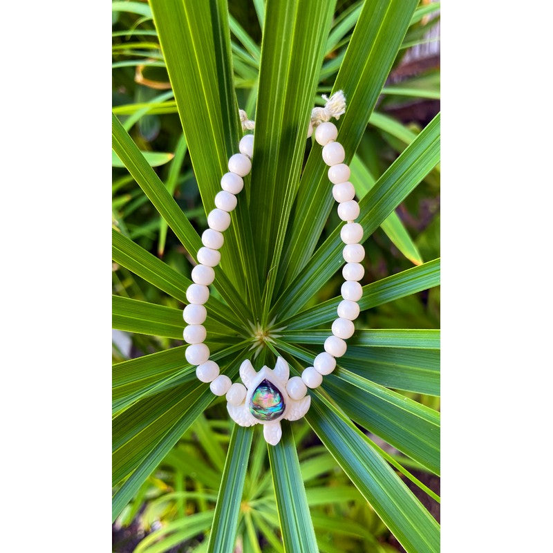 Honu beaded bracelet with Abalone inlay