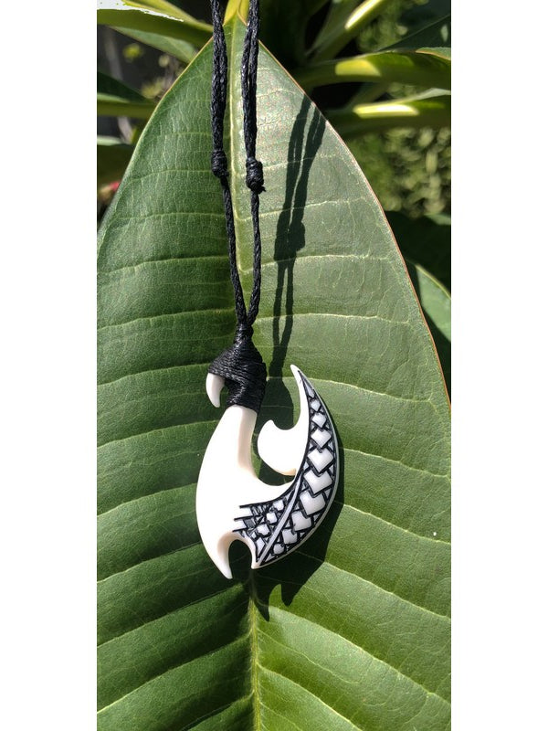 Bone Fish Hook with Engravings - Makana Hut
