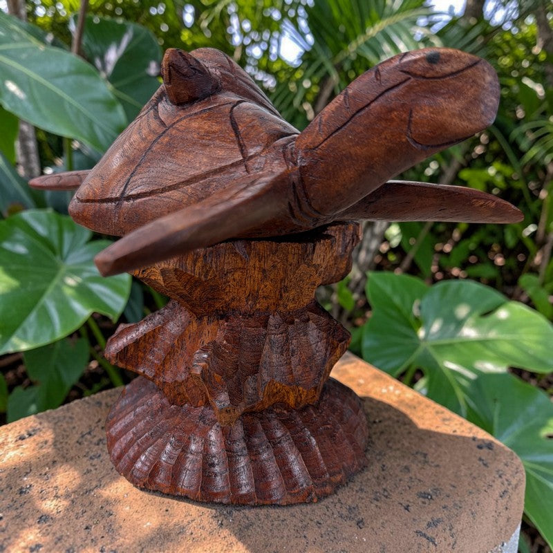 Hand-Carved Hawaiian Sea Turtle with Ke Iki 10"