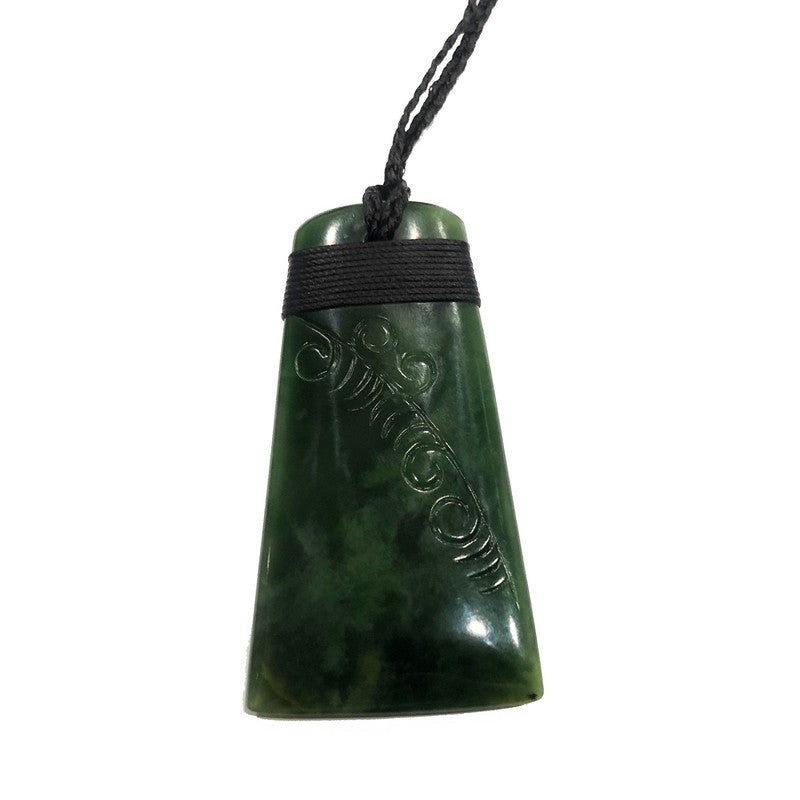 【中古】 Enchantment of Maori Jade Toki Pendant w/ Engravings – Makana Hut